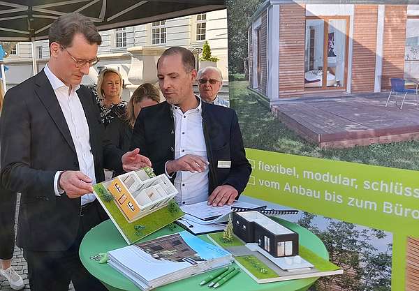 Wir stellen ein autarkes Wohnkonzept mit Tiny House und Modulhaus dem Minsterpräsident Wüst vor